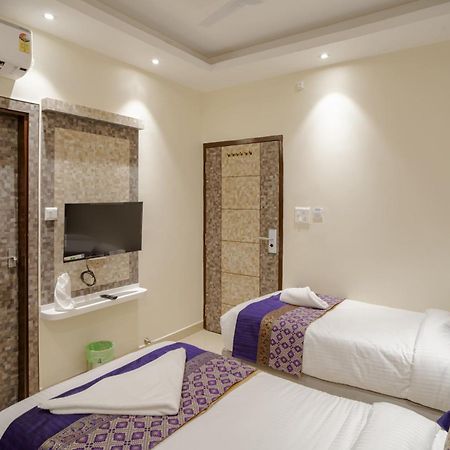 Hotel Omkar International Varanasi --A Premium Luxury Hotel -- 5-Star Feel At An Affordable Price -- Exterior foto
