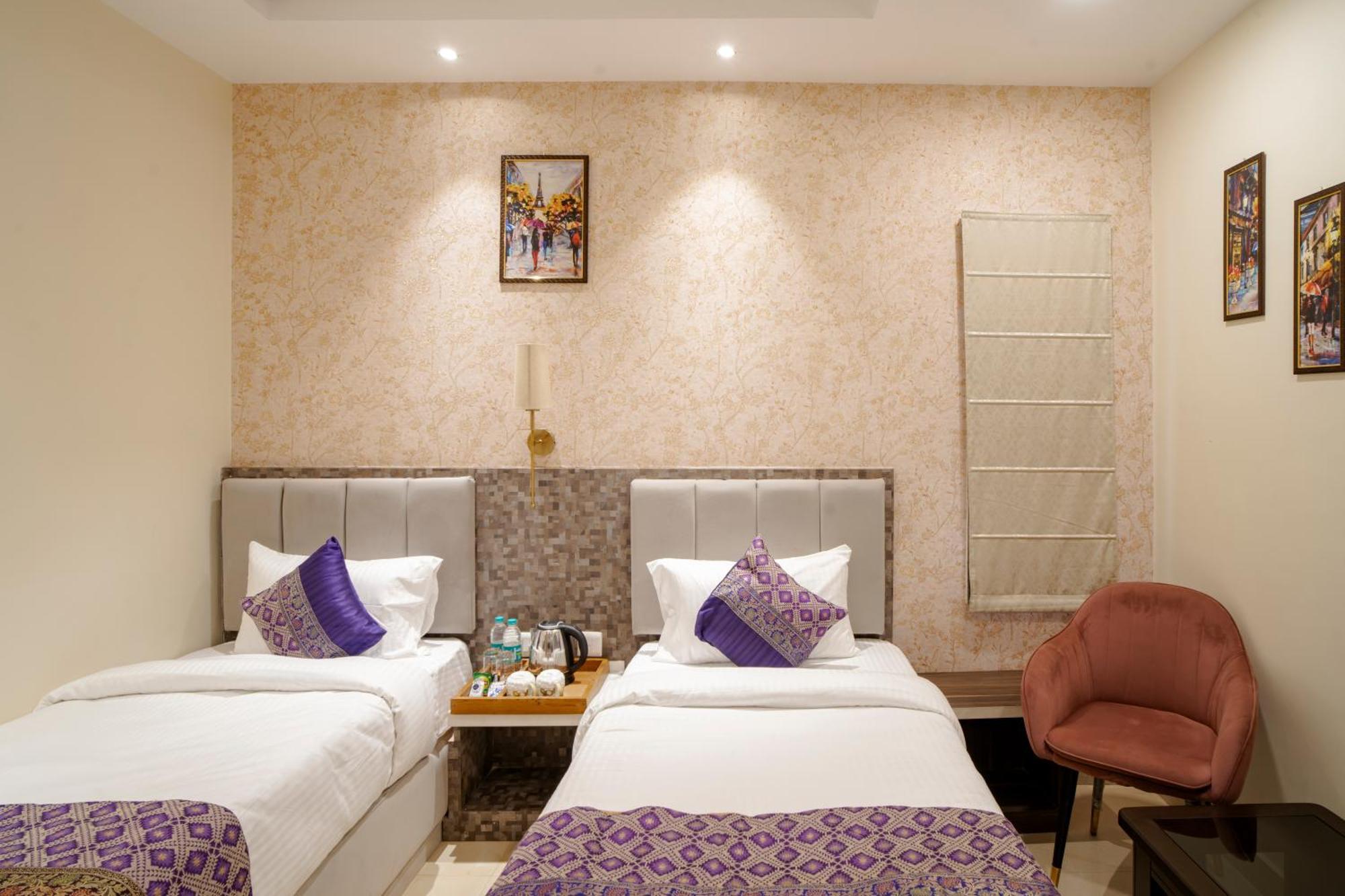 Hotel Omkar International Varanasi --A Premium Luxury Hotel -- 5-Star Feel At An Affordable Price -- Exterior foto