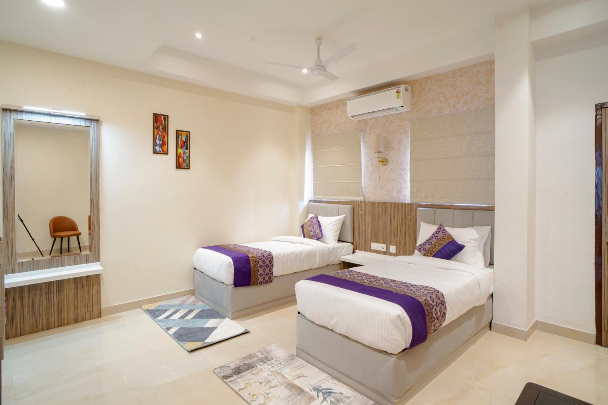 Hotel Omkar International Varanasi --A Premium Luxury Hotel -- 5-Star Feel At An Affordable Price -- Exterior foto