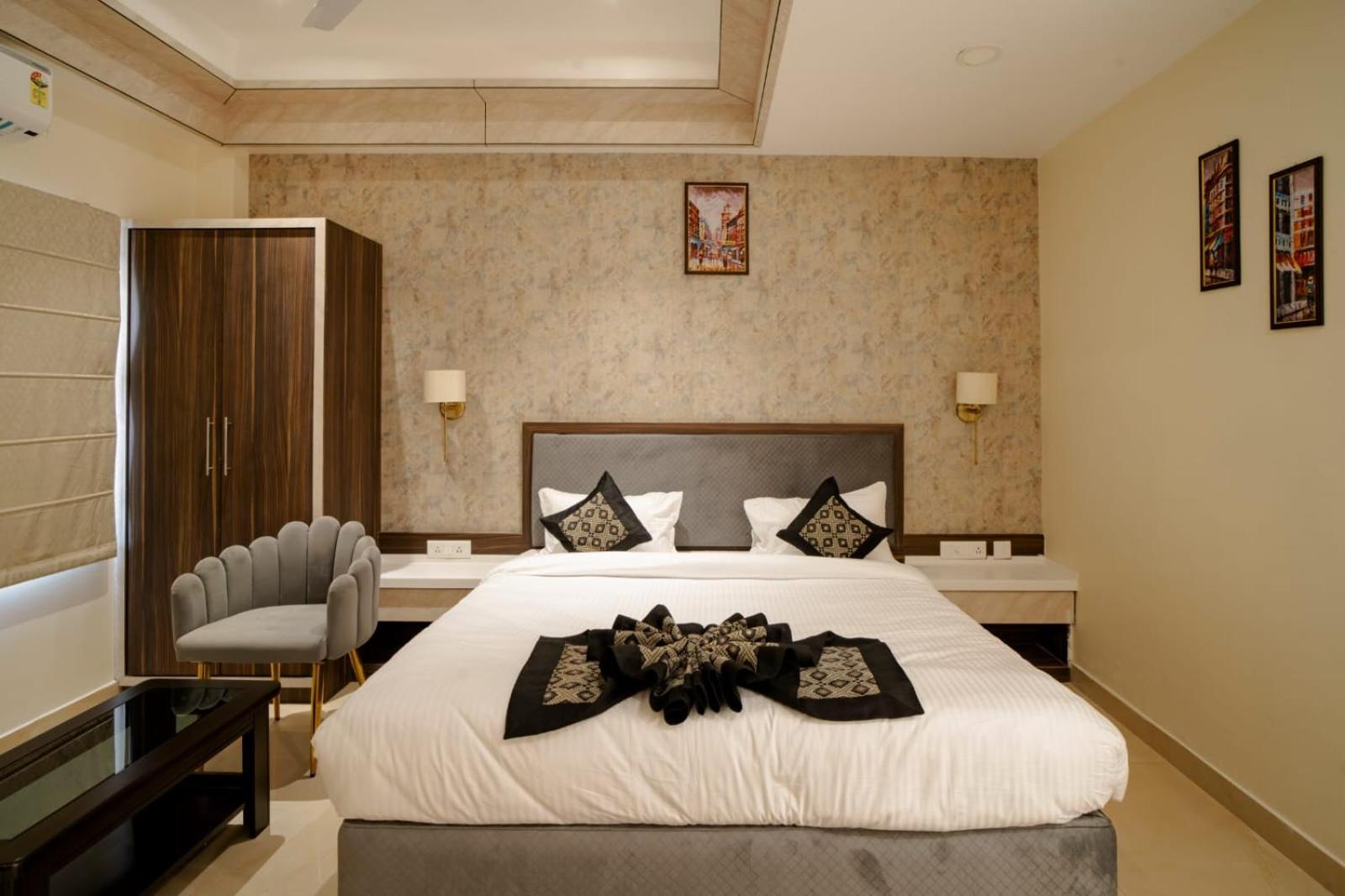 Hotel Omkar International Varanasi --A Premium Luxury Hotel -- 5-Star Feel At An Affordable Price -- Exterior foto