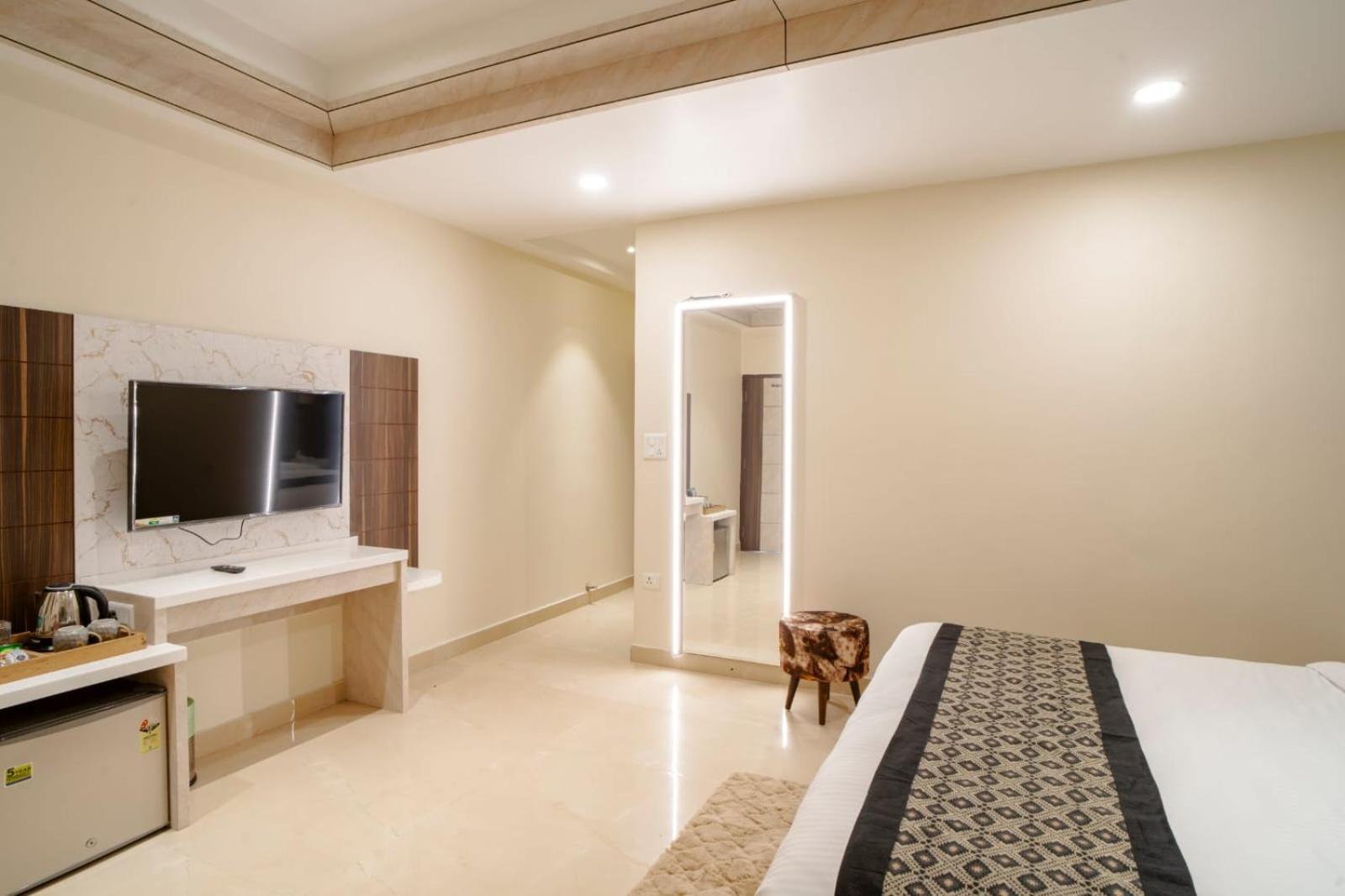 Hotel Omkar International Varanasi --A Premium Luxury Hotel -- 5-Star Feel At An Affordable Price -- Exterior foto
