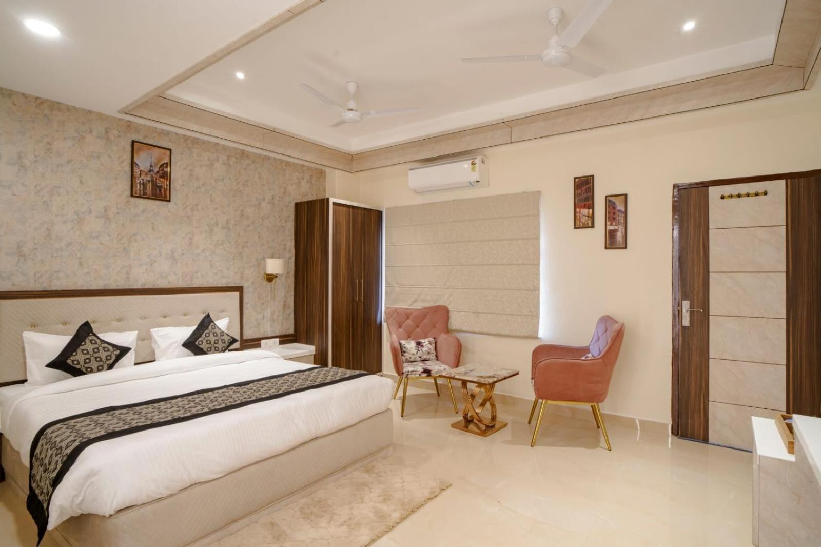 Hotel Omkar International Varanasi --A Premium Luxury Hotel -- 5-Star Feel At An Affordable Price -- Exterior foto
