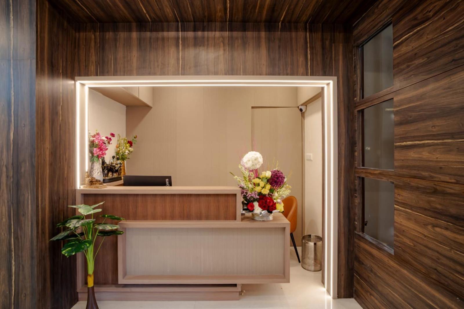 Hotel Omkar International Varanasi --A Premium Luxury Hotel -- 5-Star Feel At An Affordable Price -- Exterior foto